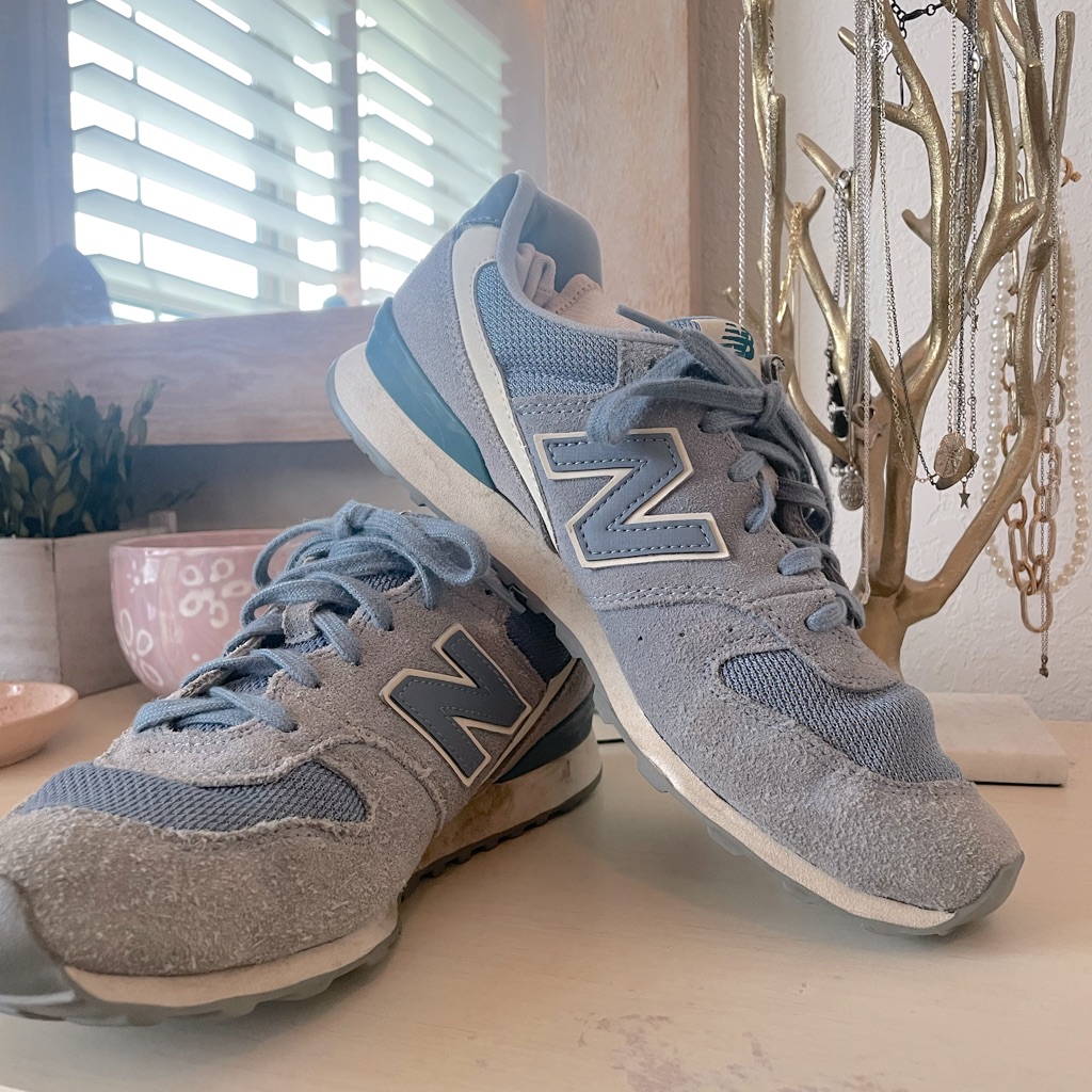 New Balance 696